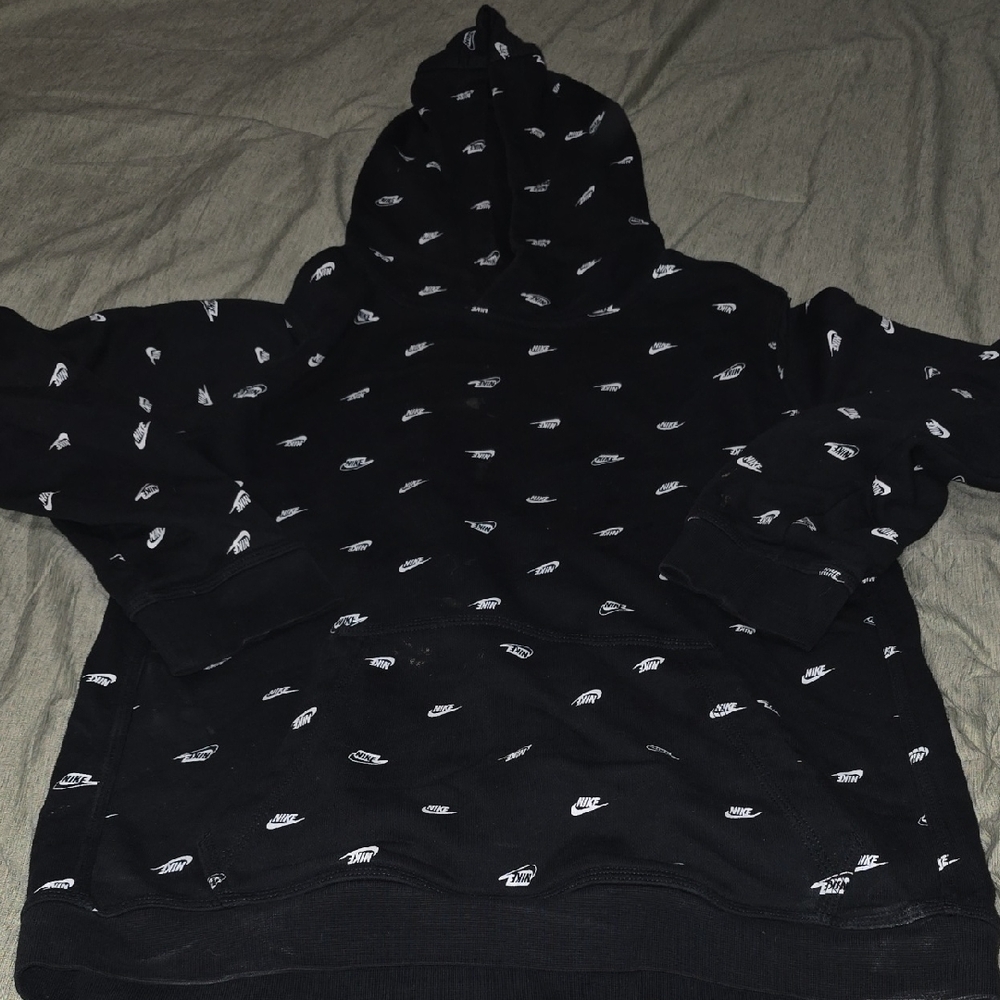 💫Nike Black Sweatshirt with White Logo Accents